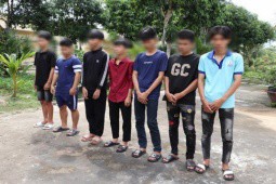 Tạm giữ 14 thanh thiếu niên chém trưởng công an xã trọng thương