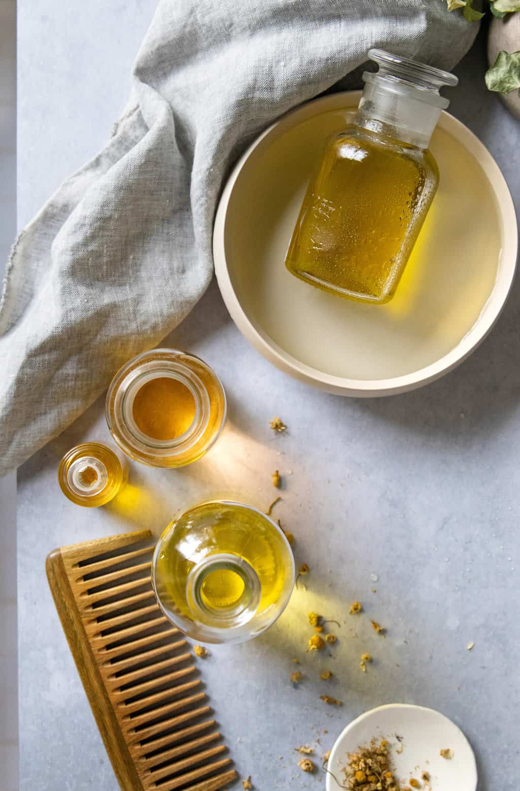 Cách ủ nóng dầu oliu giúp tóc khô xơ trở nên mềm mượt bất ngờ - 2