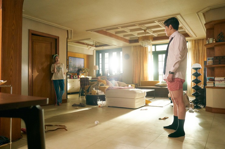 Phim Hàn có doanh thu cao nhất phòng vé Việt 2023: Cảnh "nóng" gây cười - 2