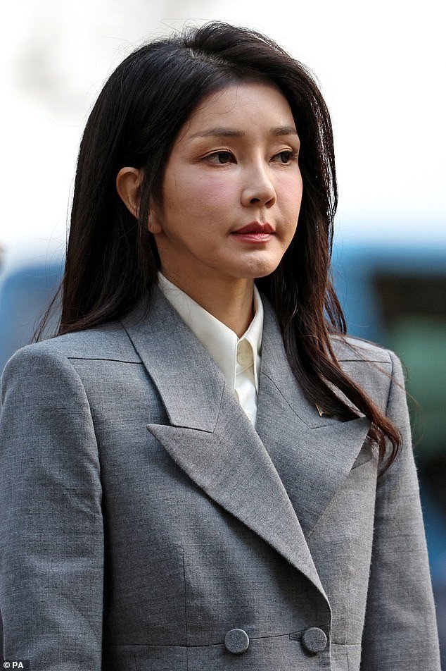 Chuyên gia nhận định gương mặt không tuổi của Đệ nhất phu nhân Hàn Quốc - 1