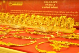 Giá vàng nhẫn tăng cao nhất mọi thời đại, trót vay vàng xây nhà giờ “thót tim”