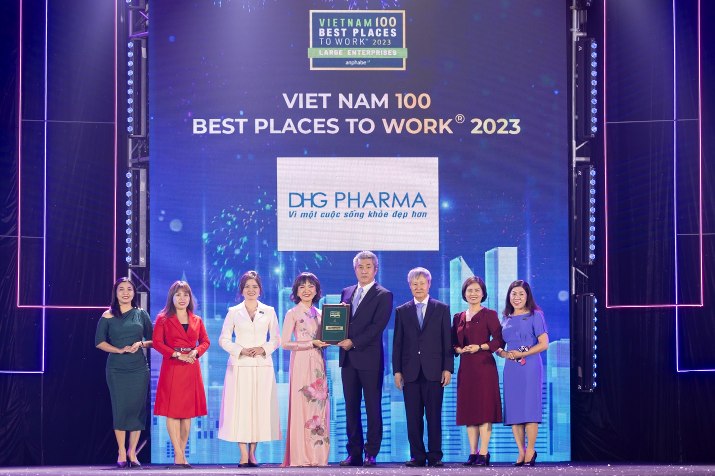 Dược Hậu Giang tăng thứ bậc tại Giải thưởng Top 100 nơi làm việc tốt nhất Việt Nam 2023 - 1