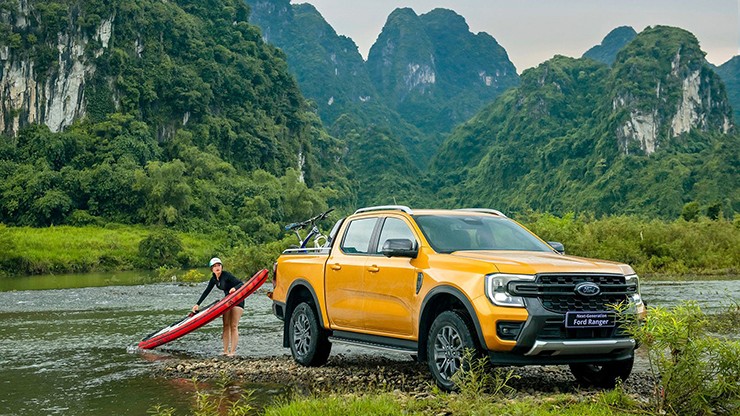 Giá xe Ford Ranger lăn bánh tháng 11/2023, giảm 50% phí trước bạ - 1