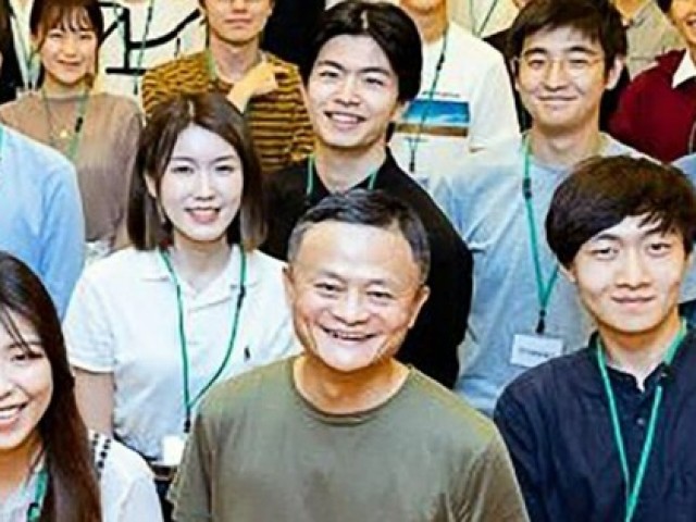 日本で初めて教える億万長者のジャック・マー氏の画像