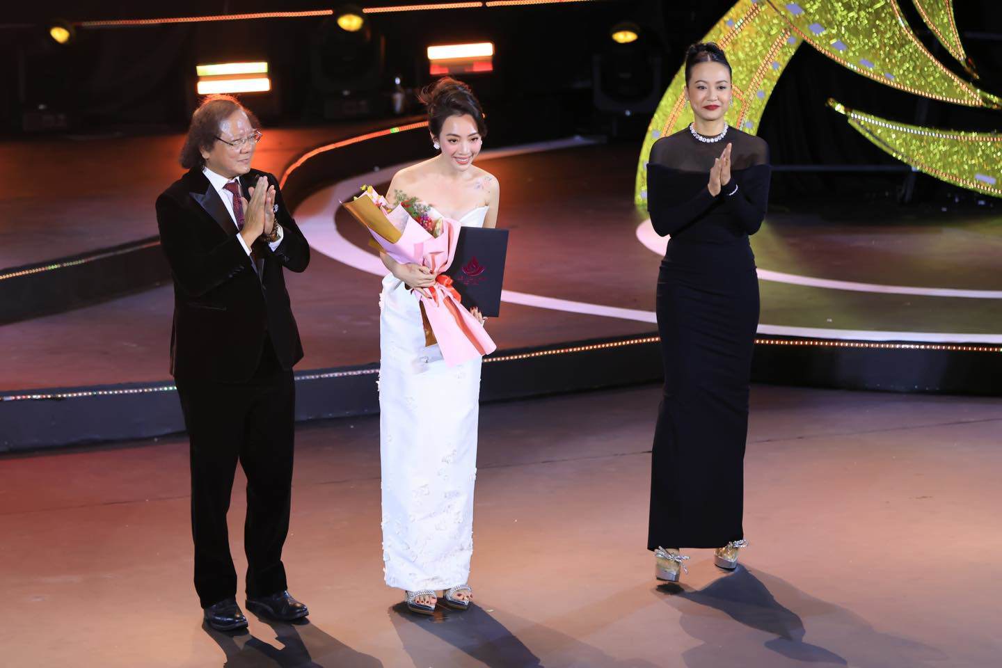 Đất rừng phương Nam, Nhà bà Nữ "trắng tay" tại giải thưởng Bông Sen Vàng - 4