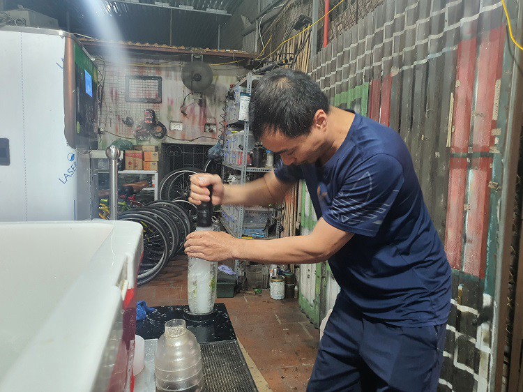 9X khởi nghiệp với 7 triệu đồng và “3 không”, khách vẫn đến xếp hàng “quây” kín quán - 4