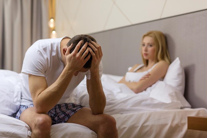 Người đàn ông hơn 30 tuổi phải ngủ riêng vì không thể “đáp ứng” được vợ - 1