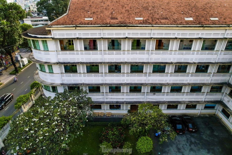 Cận cảnh bệnh viện 85 tuổi có kiến trúc Pháp vừa được xếp hạng di tích ở TPHCM - 4