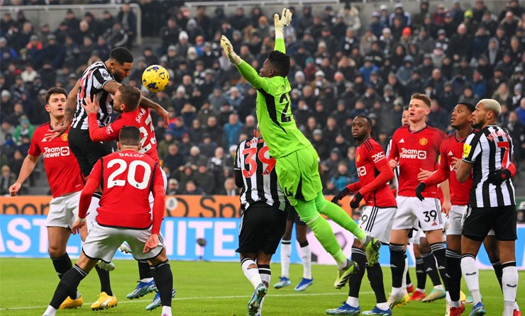 Kịch tính vòng 14 Ngoại hạng Anh: MU - Man City hụt hơi, Liverpool & Arsenal đua số 1 - 1