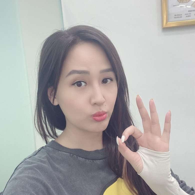 Mai Phương Thúy diện đồ tập nóng bỏng khi chơi thể thao, bất kể trên bờ hay xuống nước - 3