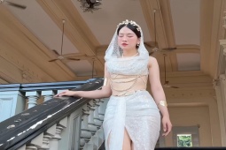 Nữ MC VTV 1,2 triệu fan mặc váy lộ eo, khoe dáng như nữ thần khác xa khi dẫn sóng