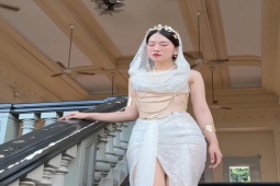 Nữ MC VTV 1,2 triệu fan mặc váy lộ eo, khoe dáng như nữ thần khác xa khi dẫn sóng