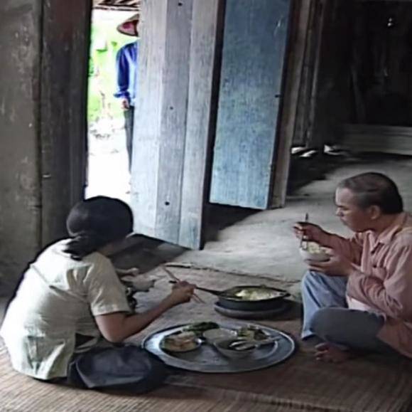 Cảnh ăn cơm trong "Sóng ở đáy sông" 20 năm sau lại gây bàn luận xôn xao - 3