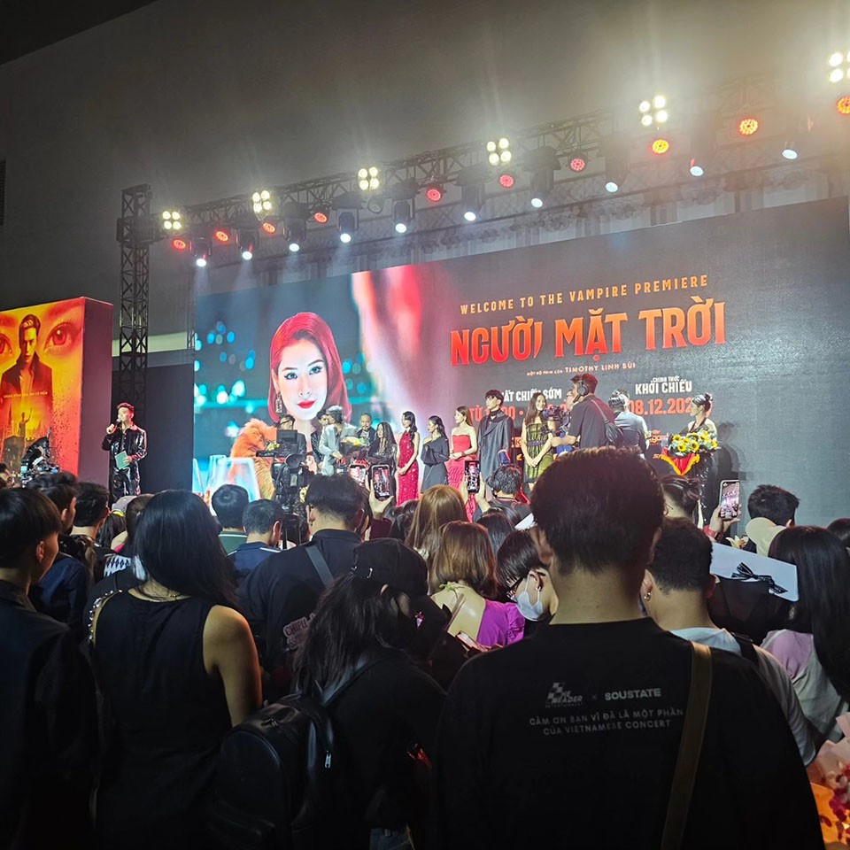 Đông đảo fan Trung Quốc đến Việt Nam ủng hộ phim Chi Pu đóng chính - 7