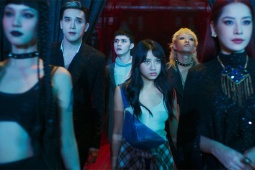 Phim ma cà rồng 18+  Người mặt trời : Kỹ xảo đẹp mắt, kịch bản nhiều sạn