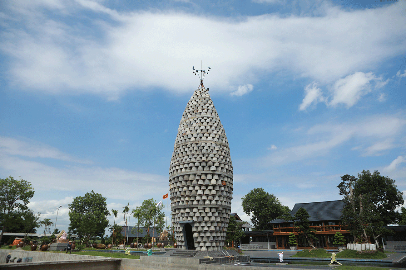 Ảnh: Chiêm ngưỡng tháp hình hạt lúa ghép bằng cối đá vừa đạt kỷ lục châu Á - 1