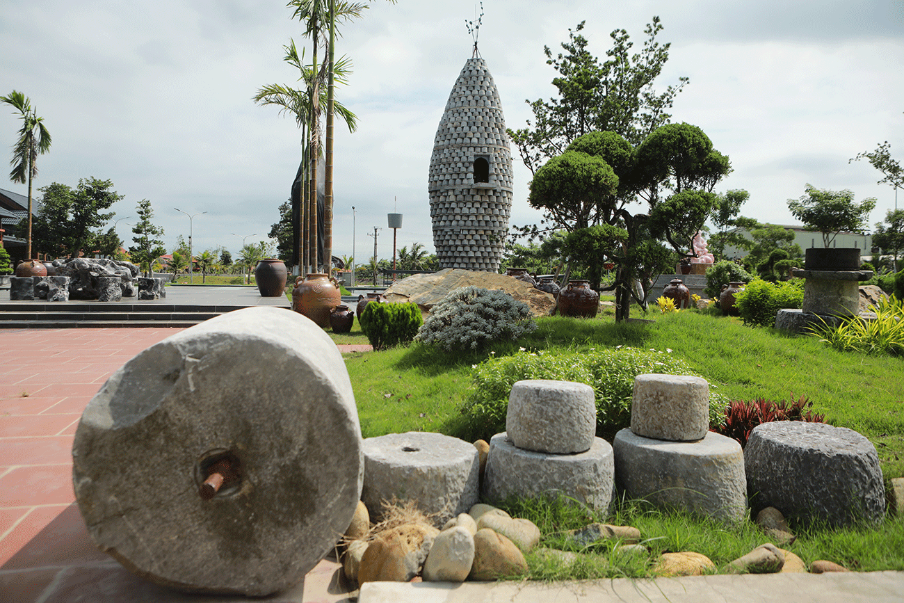 Ảnh: Chiêm ngưỡng tháp hình hạt lúa ghép bằng cối đá vừa đạt kỷ lục châu Á - 2