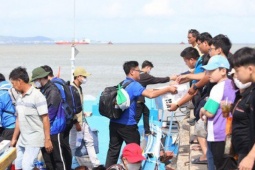 Bậc THCS ở TPHCM không phải đóng học phí, học sinh xã đảo được miễn tiền đi đò