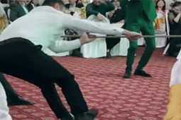 Dân tình được phen cười nghiêng ngả trước một nam thanh niên kéo co "bằng cả tính mạng"