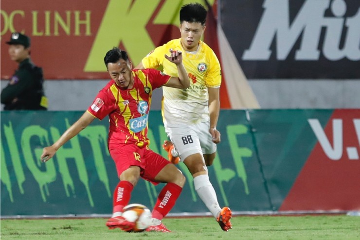 Video bóng đá Bình Định - Thanh Hóa: Thảm họa thủ môn, rượt đuổi hấp dẫn (V-League) - 1