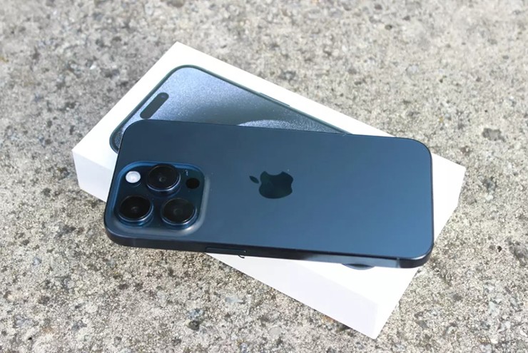 Tại sao iPhone không chịu "tăng giá" như smartphone Android? - 1