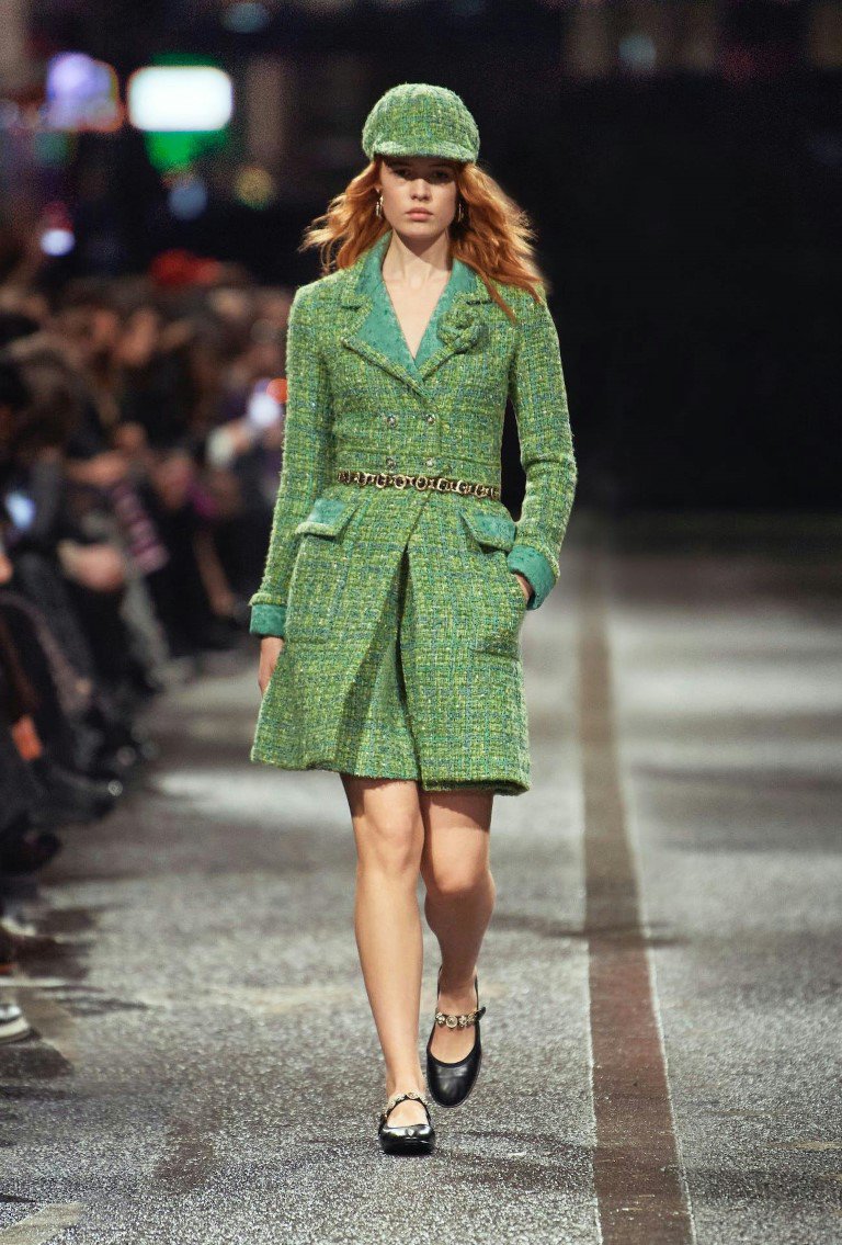 Chanel thắp sáng Manchester với vải Tweed và âm nhạc trong Métiers d'Art - 7