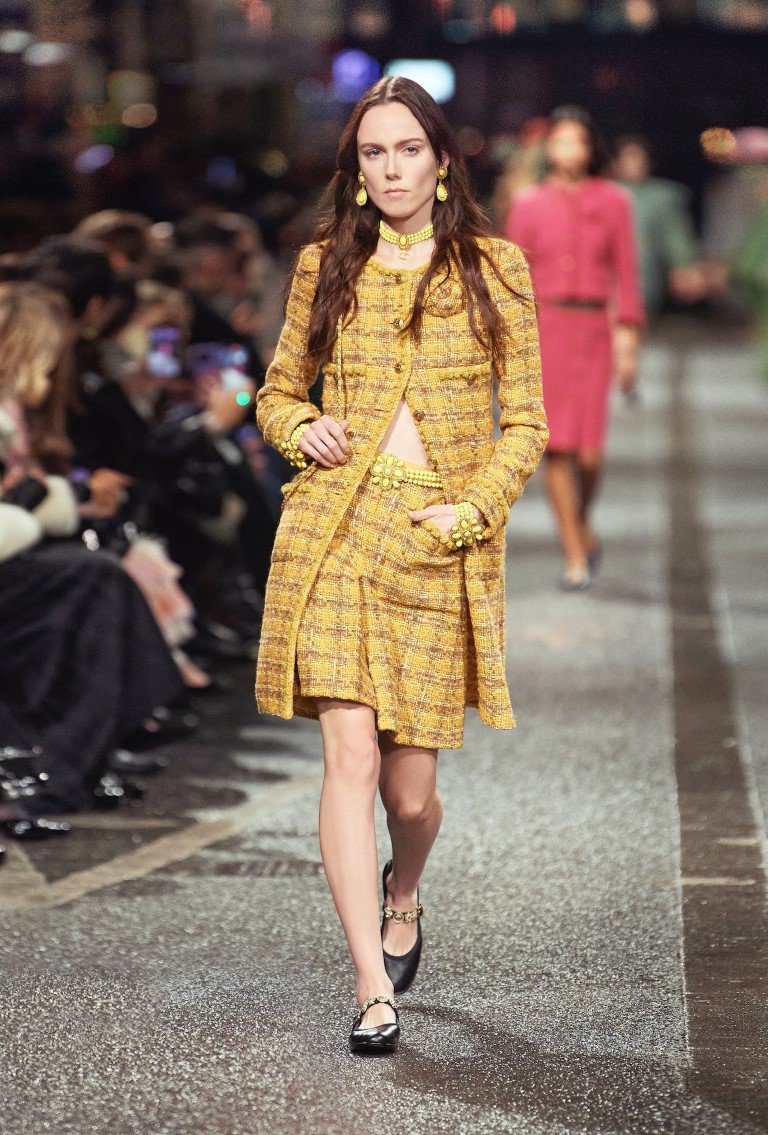 Chanel thắp sáng Manchester với vải Tweed và âm nhạc trong Métiers d'Art - 3