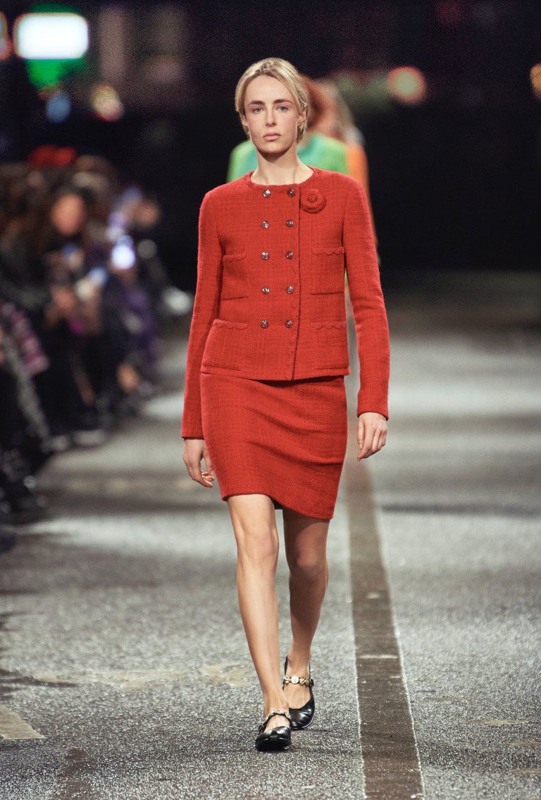 Chanel thắp sáng Manchester với vải Tweed và âm nhạc trong Métiers d'Art - 13