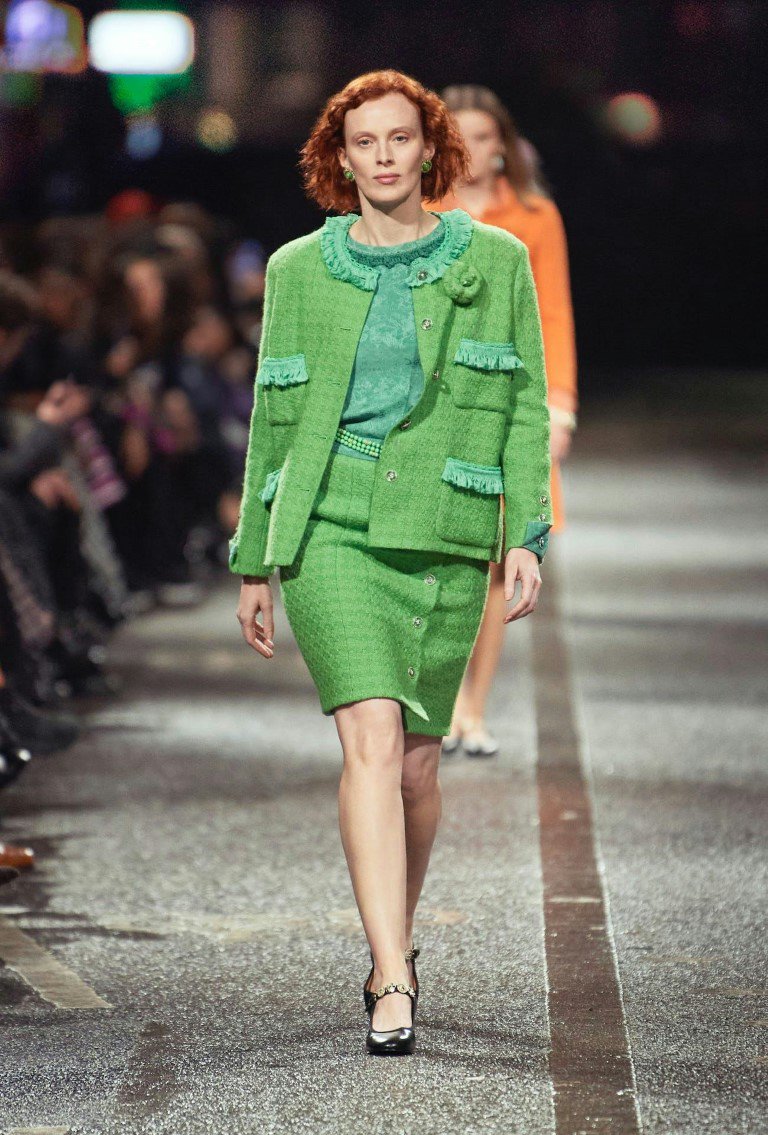 Chanel thắp sáng Manchester với vải Tweed và âm nhạc trong Métiers d'Art - 12