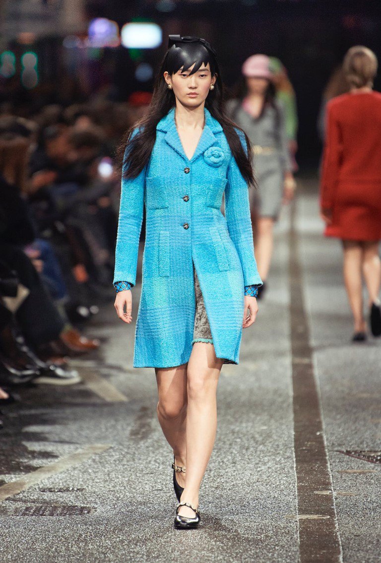 Chanel thắp sáng Manchester với vải Tweed và âm nhạc trong Métiers d'Art - 9