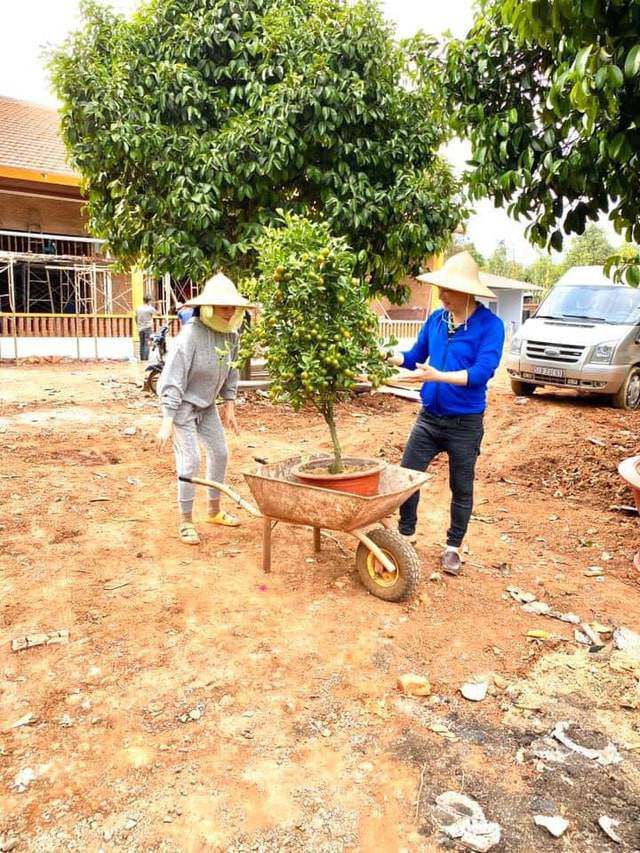 "Bà trùm kim cương đất Sài thành" hiếm hoi mới diện quần ngắn để lộ cặp chân thon như nữ sinh - 10