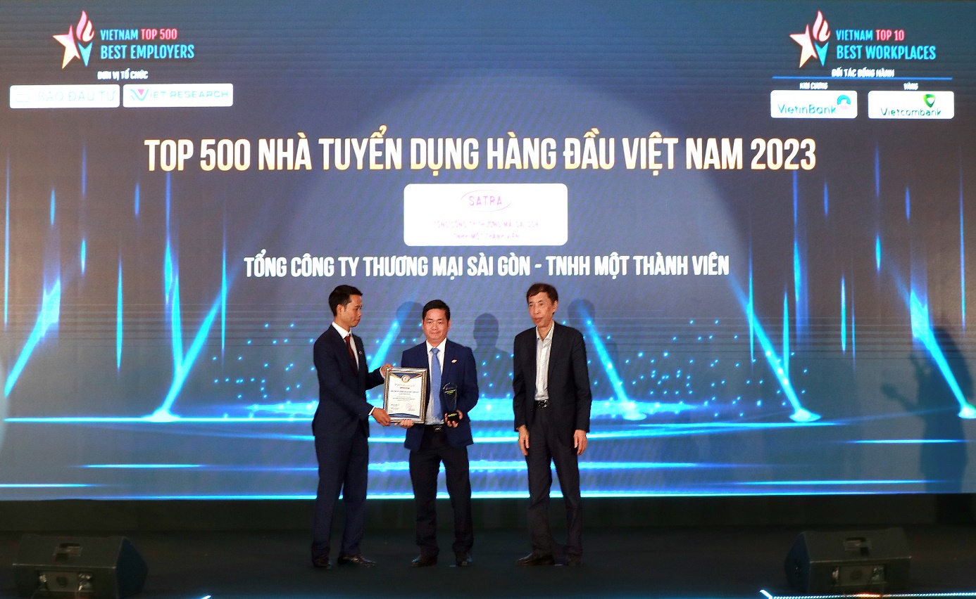 SATRA vinh dự nhận hai giải thưởng lớn: Top 500 Nhà tuyển dụng hàng đầu và Top 10 Nơi làm việc tốt nhất Việt Nam 2023 - 2