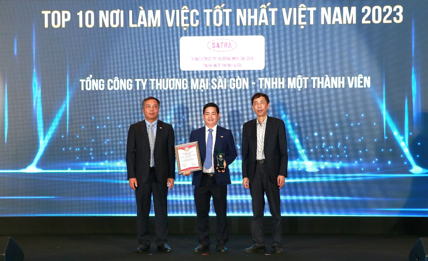 SATRA vinh dự nhận hai giải thưởng lớn: Top 500 Nhà tuyển dụng hàng đầu và Top 10 Nơi làm việc tốt nhất Việt Nam 2023 - 3