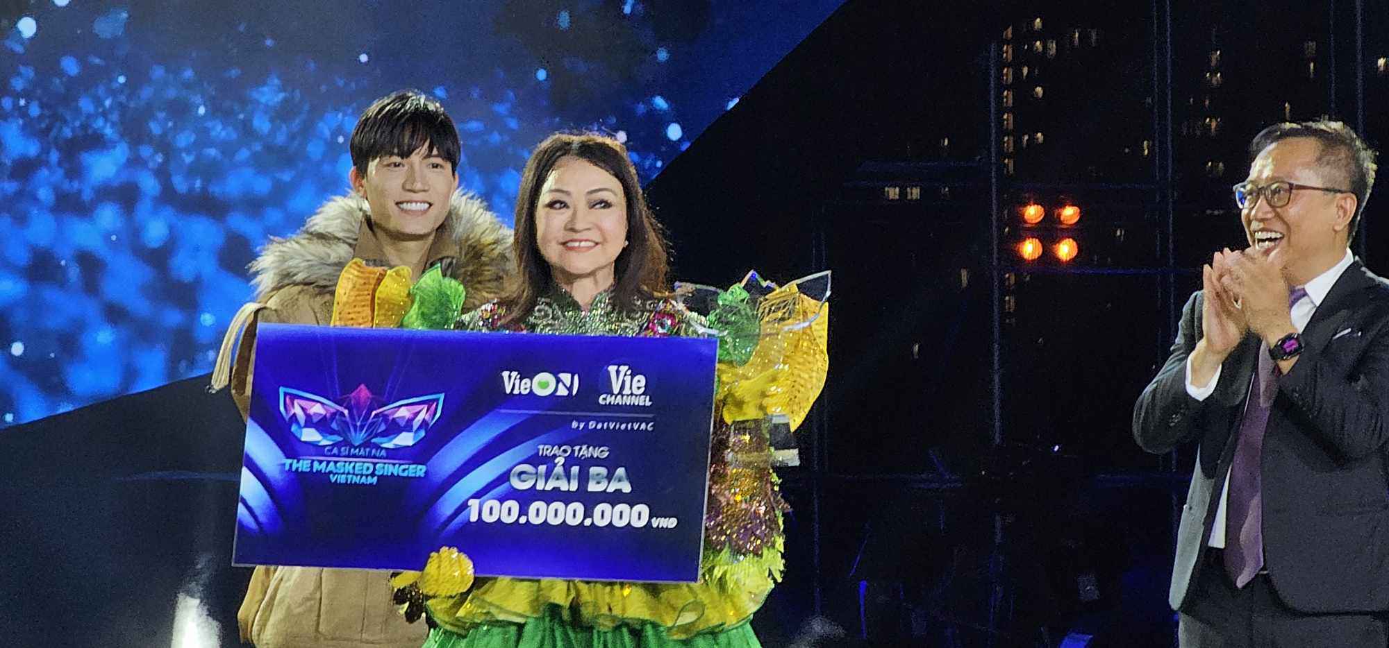 "Voi Bản Đôn" Anh Tú giành ngôi vị Quán quân Ca Sĩ Mặt Nạ 2023 - 15